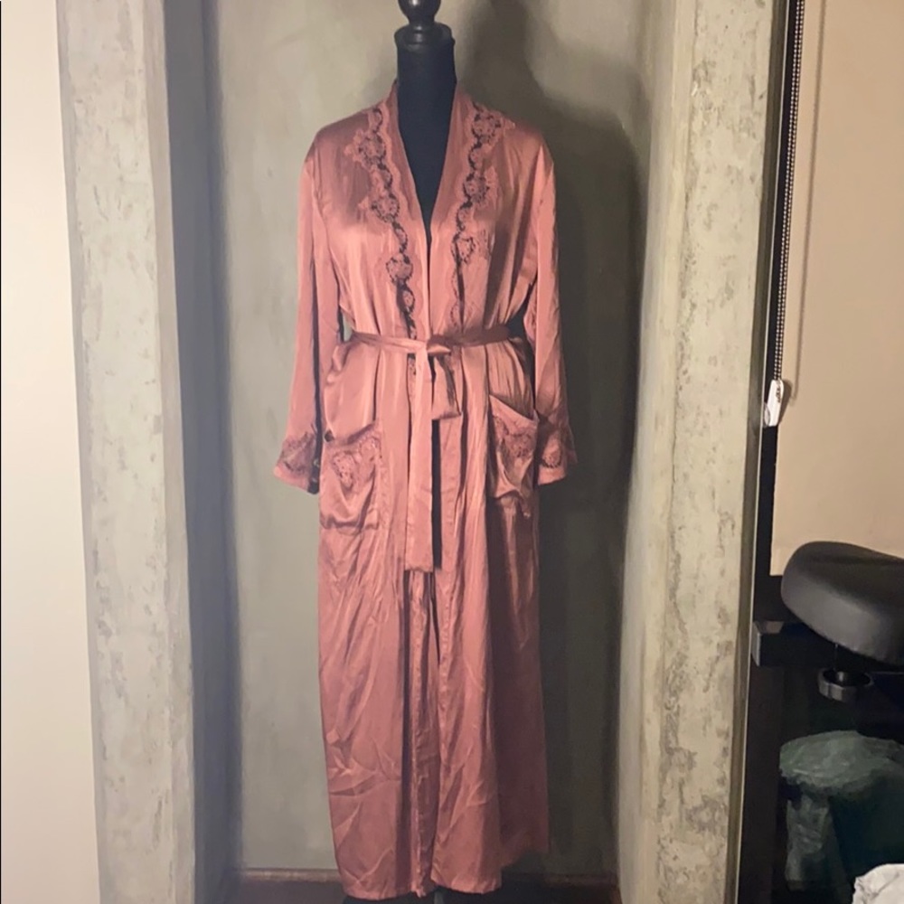 luxury Vivi’s silk robe